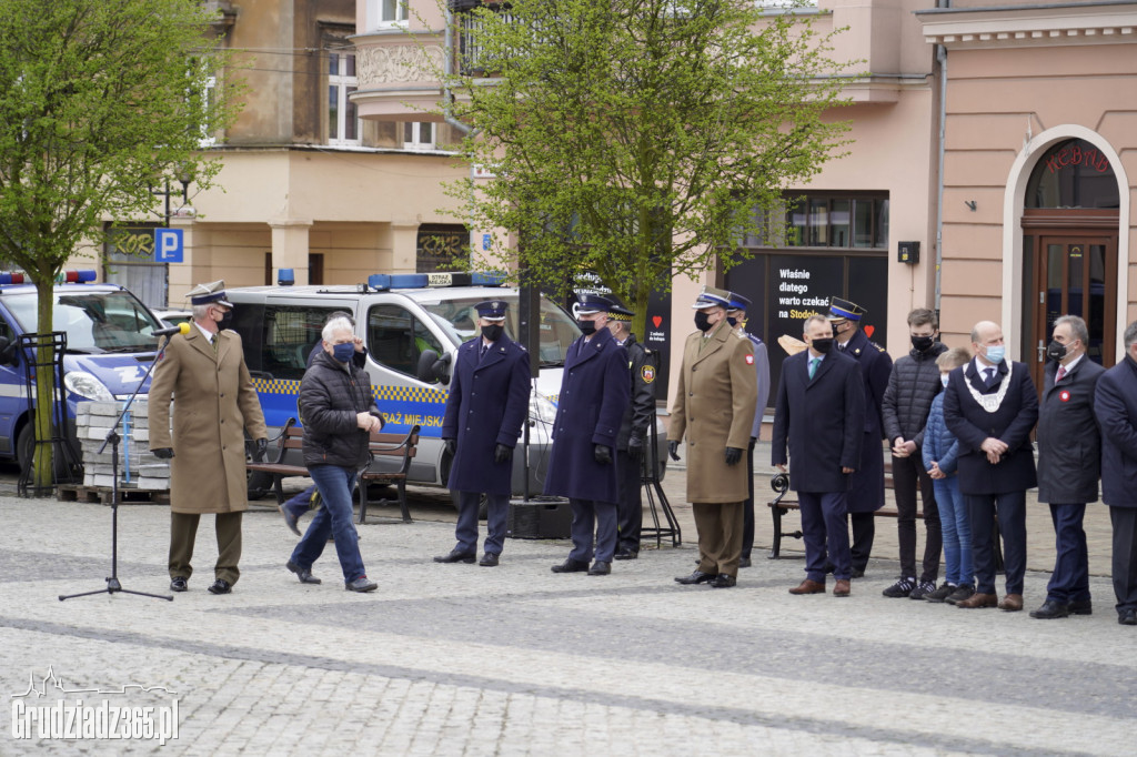 Obchody rocznicy uchwalenia Konstytucji 3 Maja. Uroczystość na Rynku w Grudziądzu