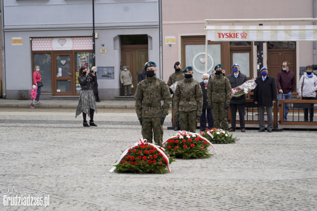 Obchody rocznicy uchwalenia Konstytucji 3 Maja. Uroczystość na Rynku w Grudziądzu