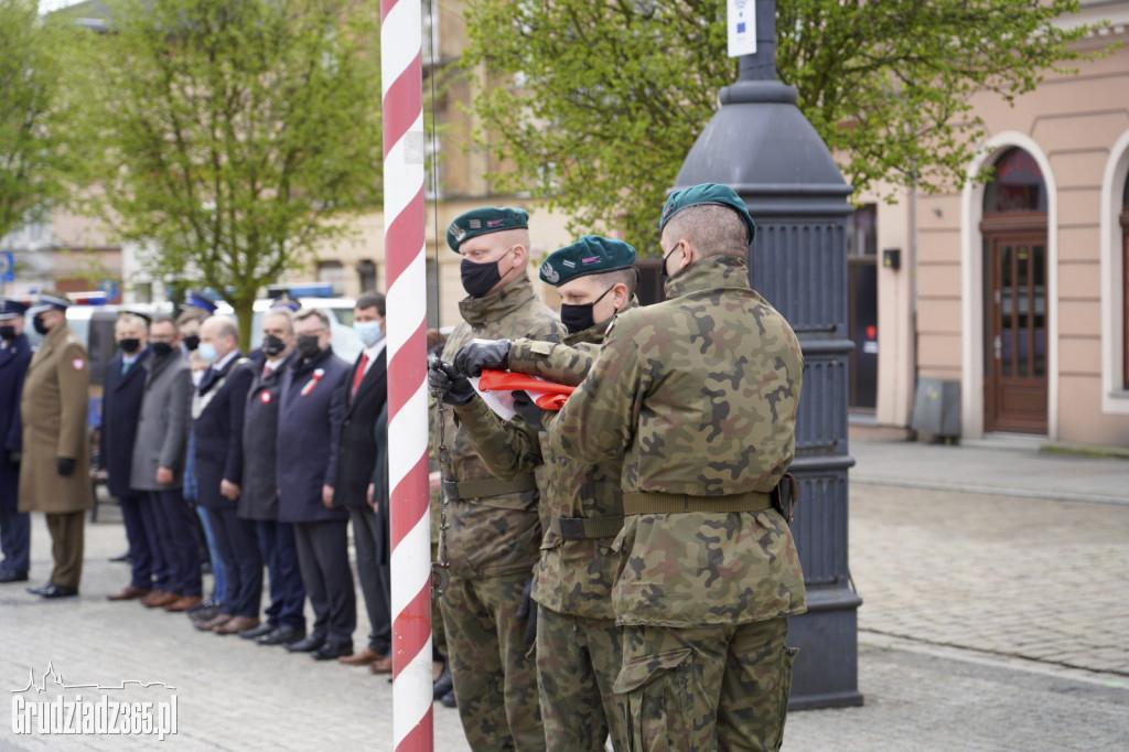 Obchody rocznicy uchwalenia Konstytucji 3 Maja. Uroczystość na Rynku w Grudziądzu