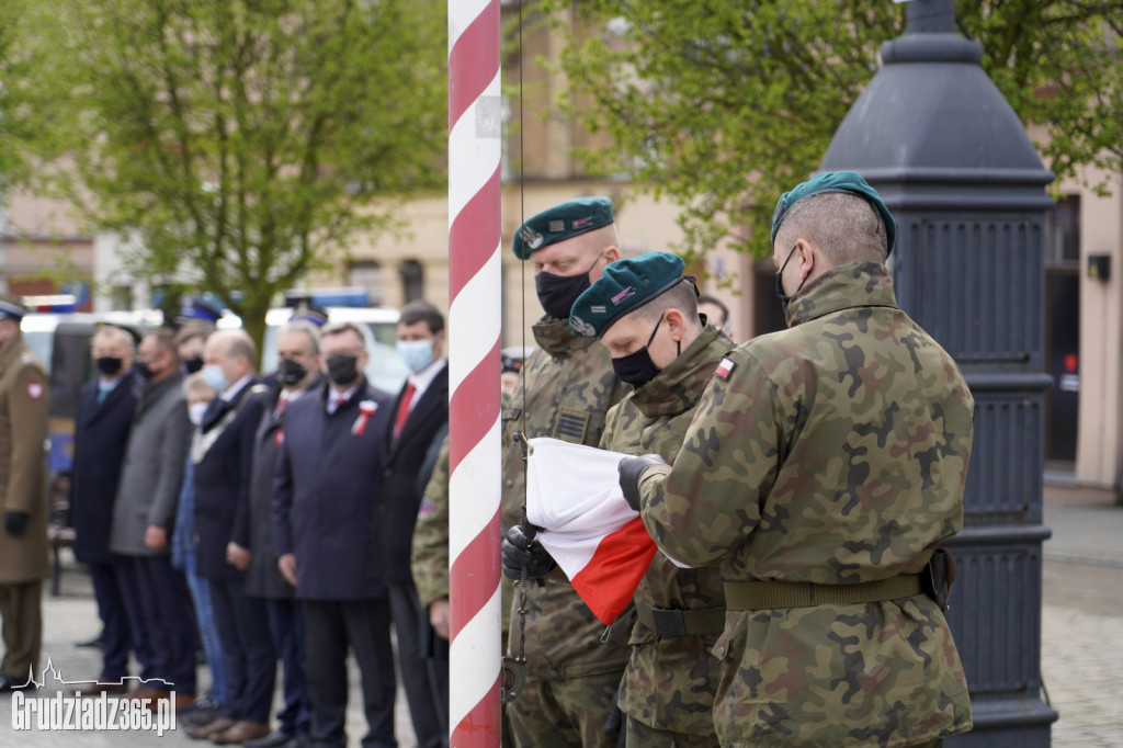 Obchody rocznicy uchwalenia Konstytucji 3 Maja. Uroczystość na Rynku w Grudziądzu