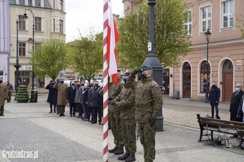 Obchody rocznicy uchwalenia Konstytucji 3 Maja. Uroczystość na Rynku w Grudziądzu