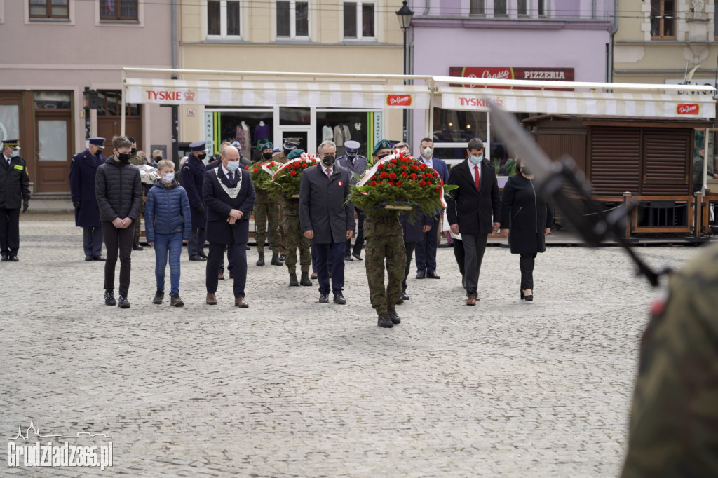 Obchody rocznicy uchwalenia Konstytucji 3 Maja. Uroczystość na Rynku w Grudziądzu