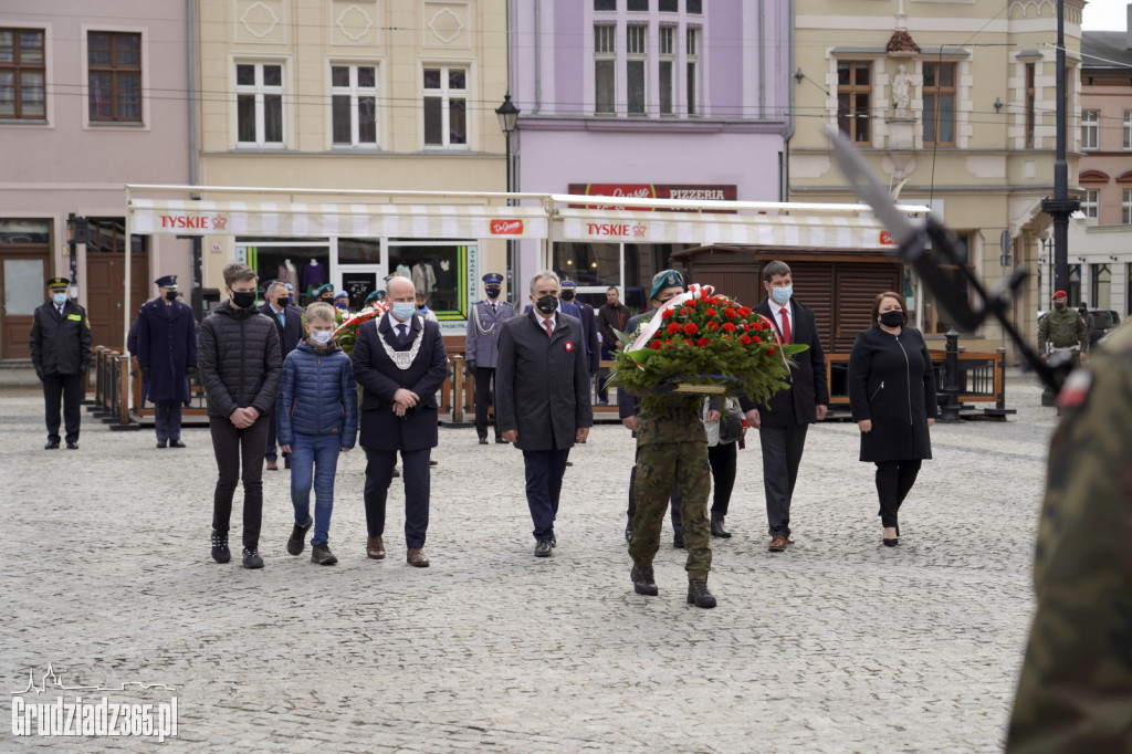 Obchody rocznicy uchwalenia Konstytucji 3 Maja. Uroczystość na Rynku w Grudziądzu