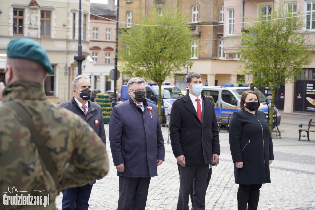 Obchody rocznicy uchwalenia Konstytucji 3 Maja. Uroczystość na Rynku w Grudziądzu