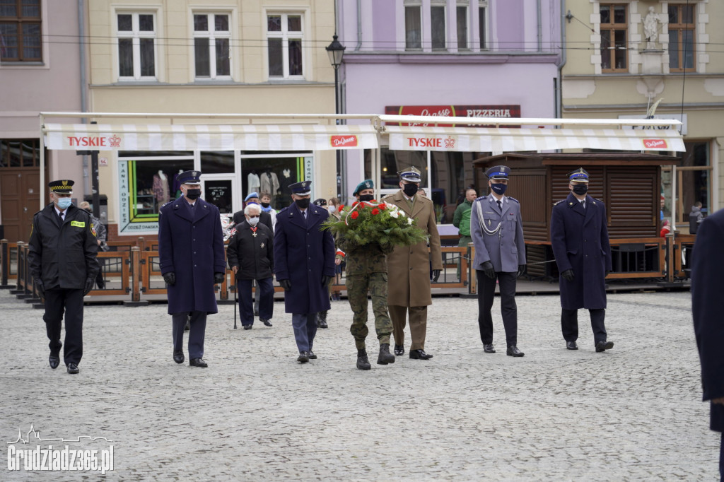 Obchody rocznicy uchwalenia Konstytucji 3 Maja. Uroczystość na Rynku w Grudziądzu