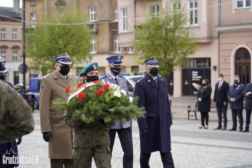 Obchody rocznicy uchwalenia Konstytucji 3 Maja. Uroczystość na Rynku w Grudziądzu