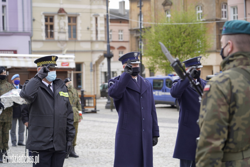 Obchody rocznicy uchwalenia Konstytucji 3 Maja. Uroczystość na Rynku w Grudziądzu