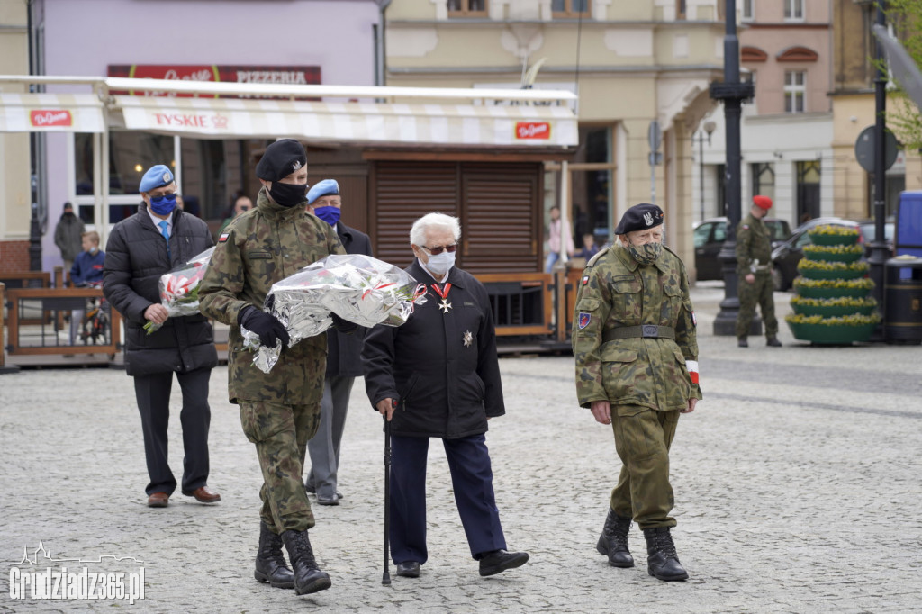 Obchody rocznicy uchwalenia Konstytucji 3 Maja. Uroczystość na Rynku w Grudziądzu