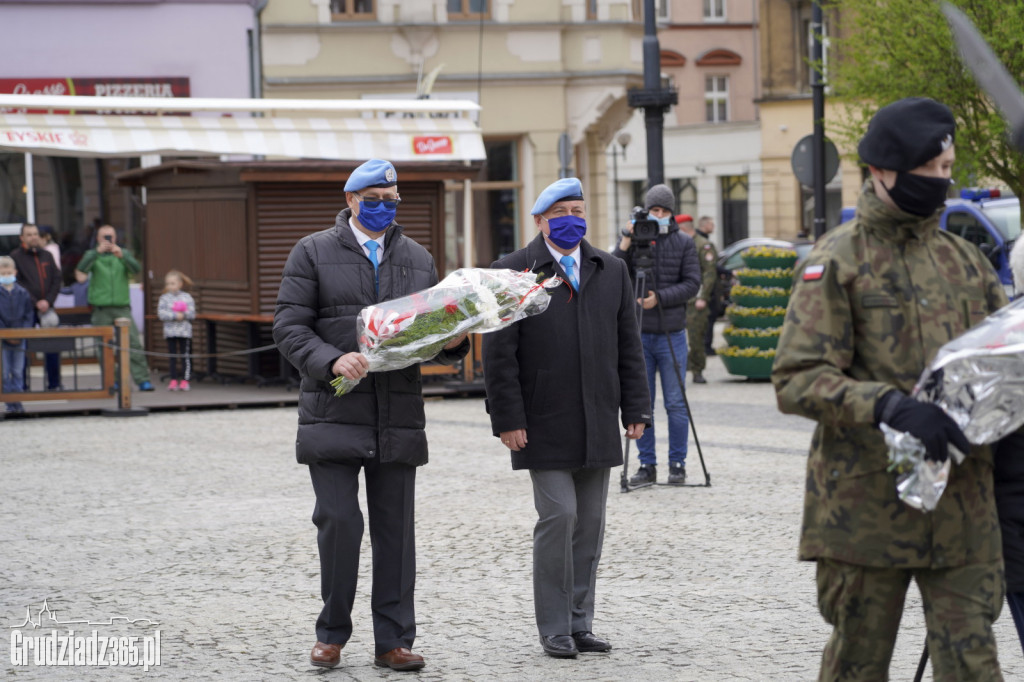 Obchody rocznicy uchwalenia Konstytucji 3 Maja. Uroczystość na Rynku w Grudziądzu