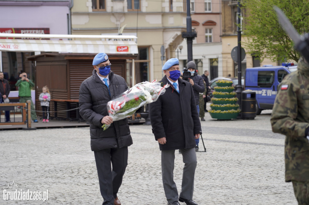 Obchody rocznicy uchwalenia Konstytucji 3 Maja. Uroczystość na Rynku w Grudziądzu
