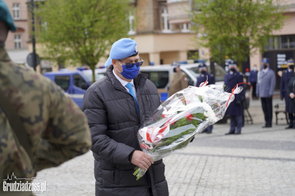 Obchody rocznicy uchwalenia Konstytucji 3 Maja. Uroczystość na Rynku w Grudziądzu