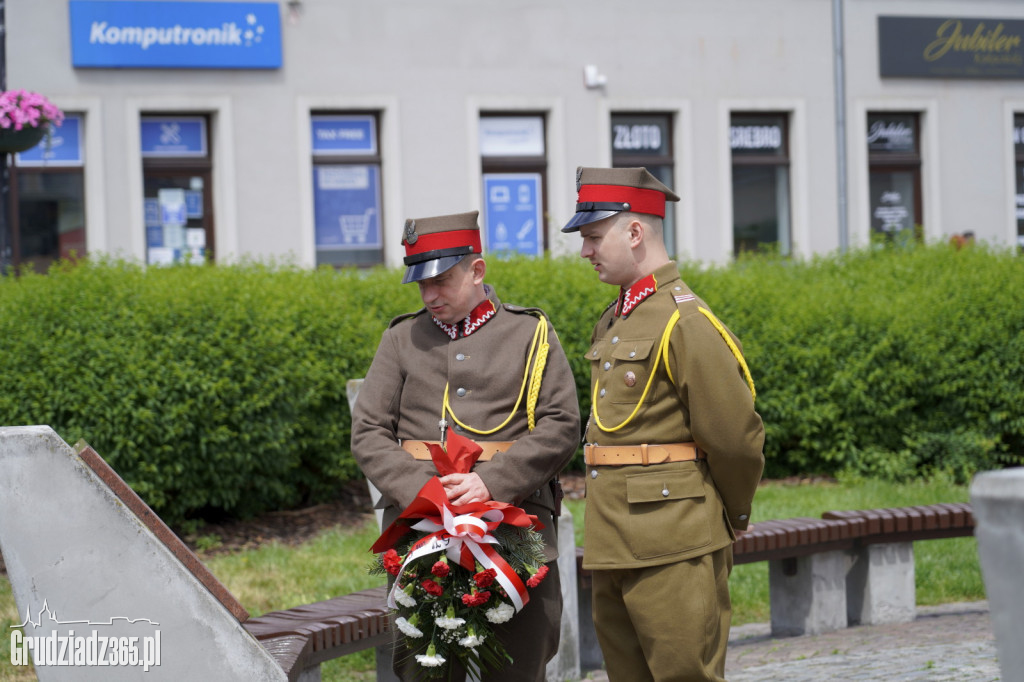 Święto Żandarmerii Wojskowej. Kwiaty pod pomnikiem Marszałka Piłsudskiego