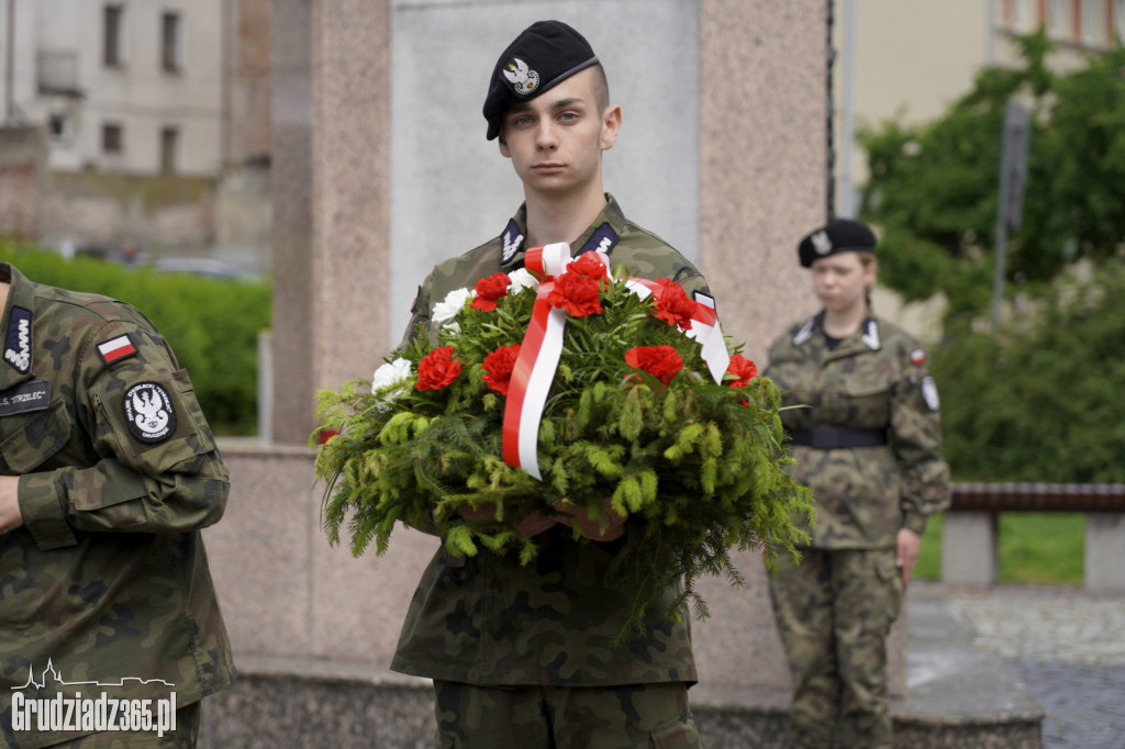 Święto Żandarmerii Wojskowej. Kwiaty pod pomnikiem Marszałka Piłsudskiego