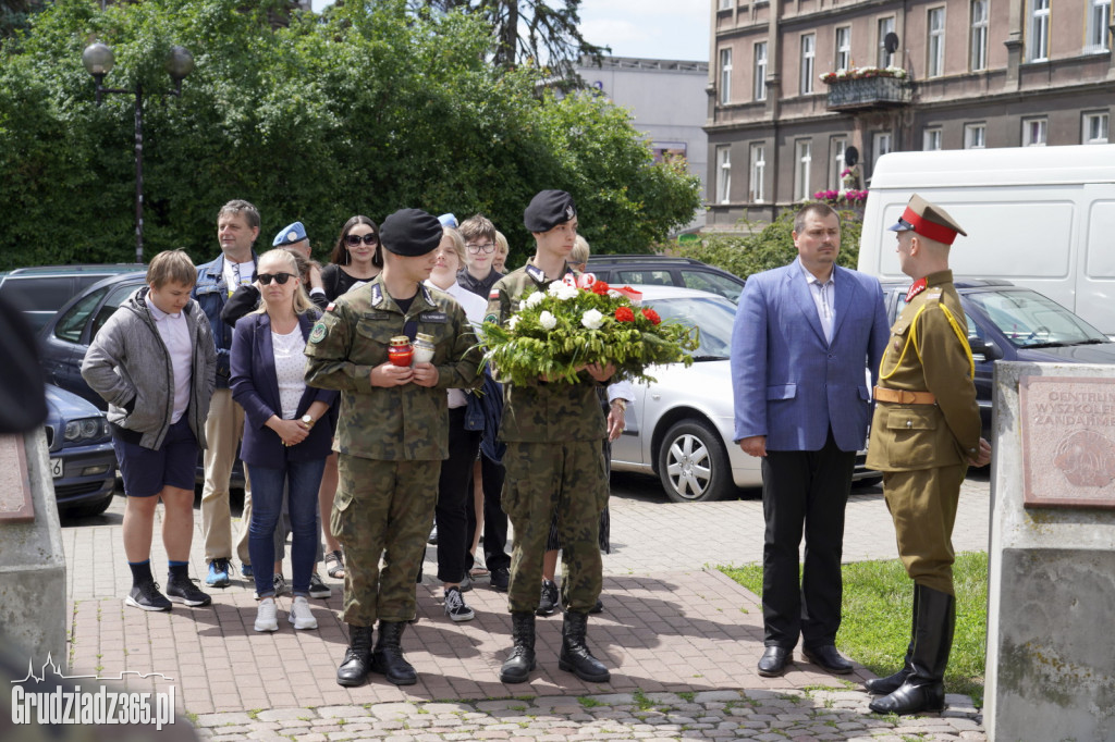 Święto Żandarmerii Wojskowej. Kwiaty pod pomnikiem Marszałka Piłsudskiego