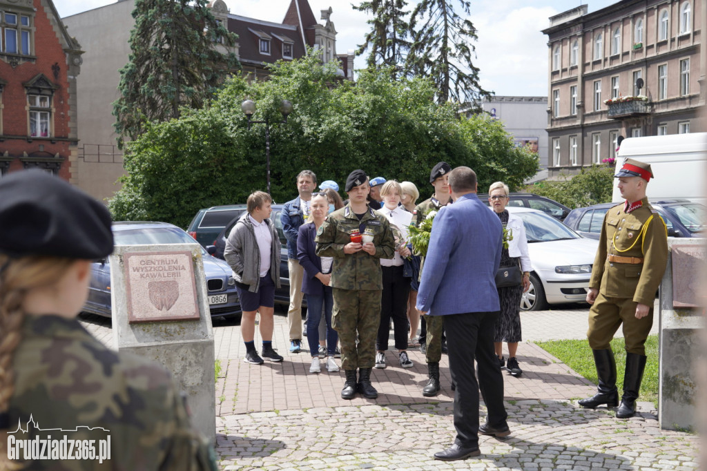 Święto Żandarmerii Wojskowej. Kwiaty pod pomnikiem Marszałka Piłsudskiego