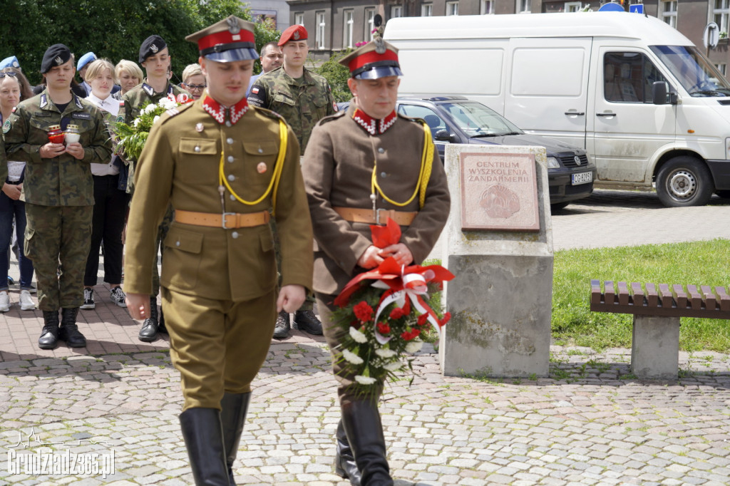 Święto Żandarmerii Wojskowej. Kwiaty pod pomnikiem Marszałka Piłsudskiego