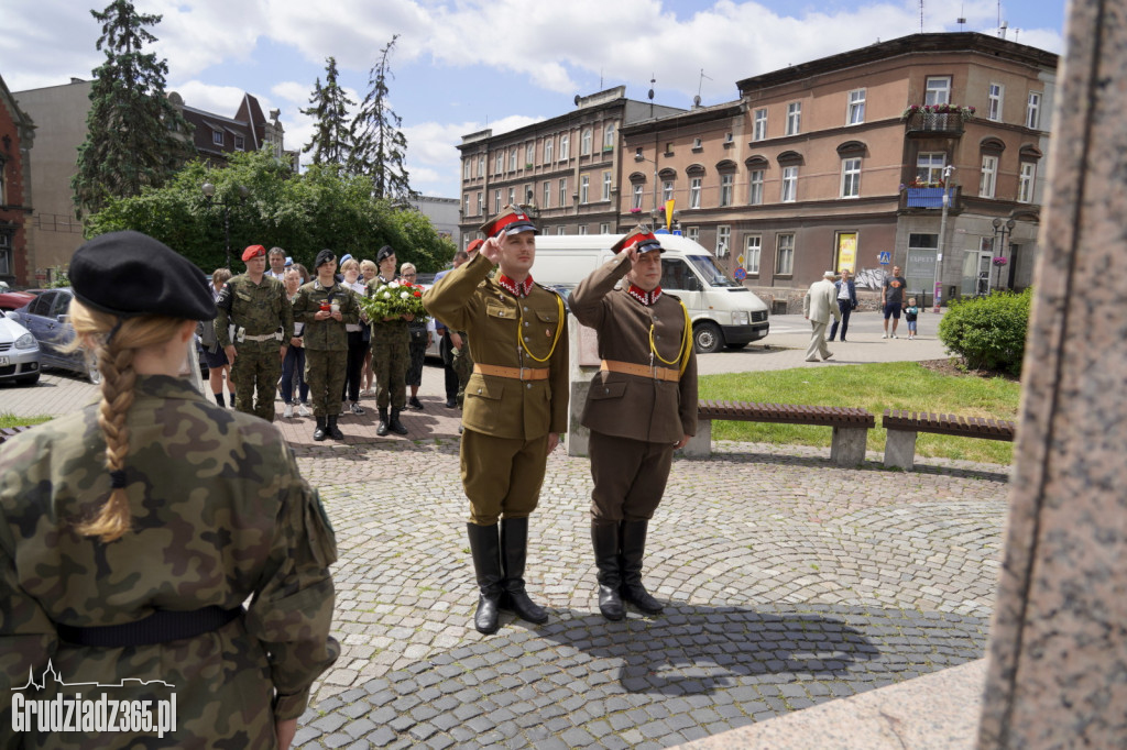 Święto Żandarmerii Wojskowej. Kwiaty pod pomnikiem Marszałka Piłsudskiego