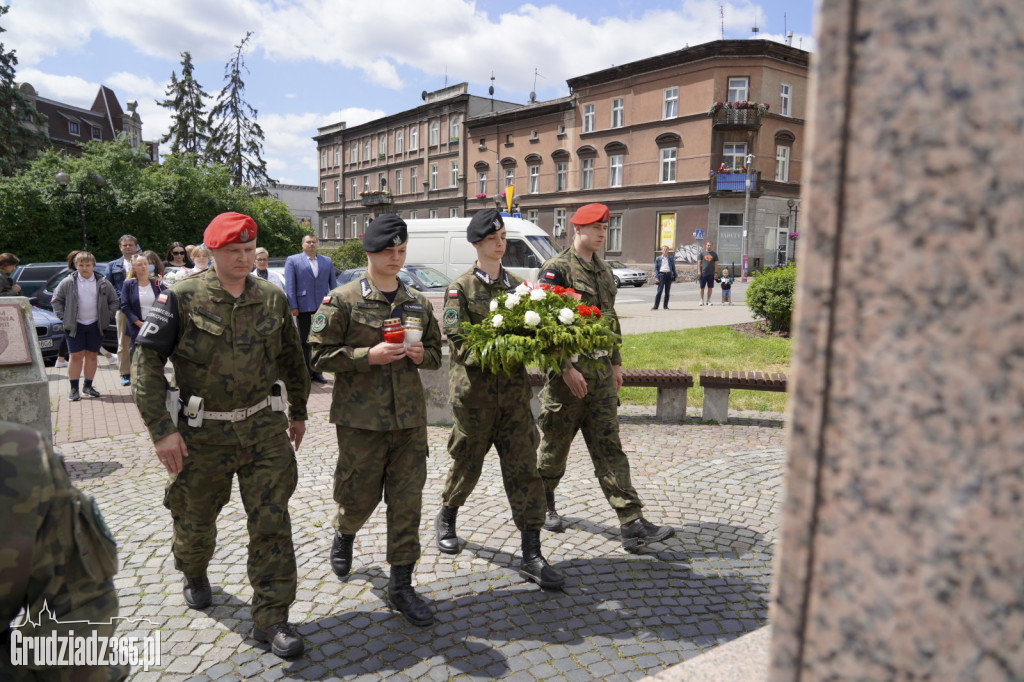 Święto Żandarmerii Wojskowej. Kwiaty pod pomnikiem Marszałka Piłsudskiego