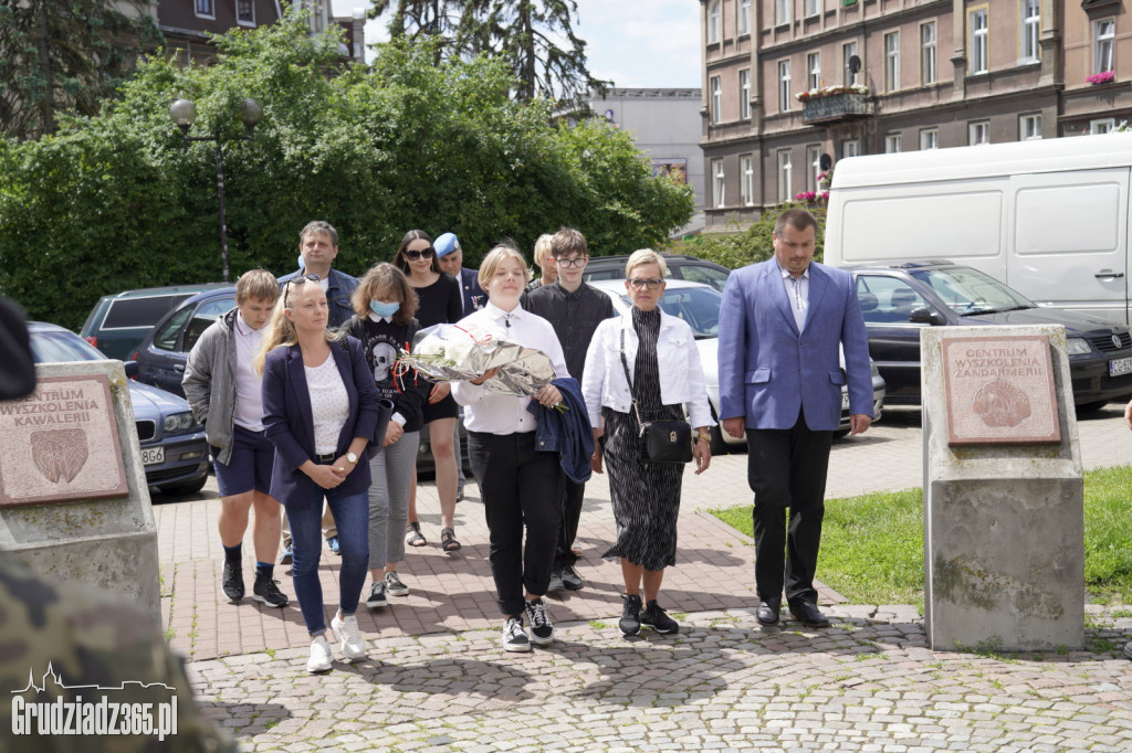 Święto Żandarmerii Wojskowej. Kwiaty pod pomnikiem Marszałka Piłsudskiego