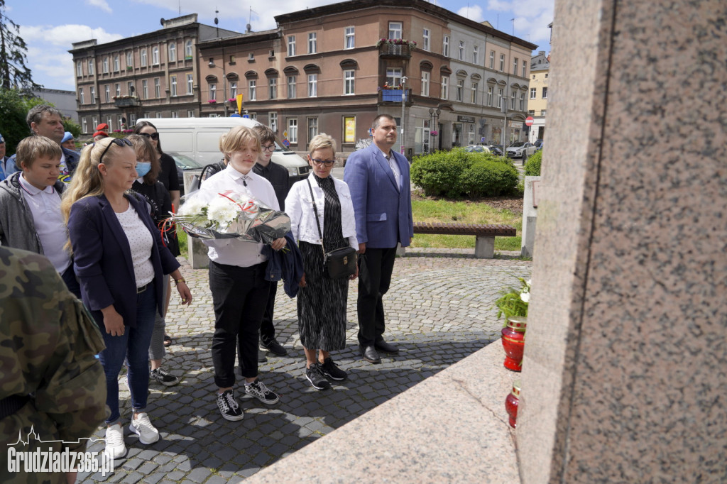 Święto Żandarmerii Wojskowej. Kwiaty pod pomnikiem Marszałka Piłsudskiego