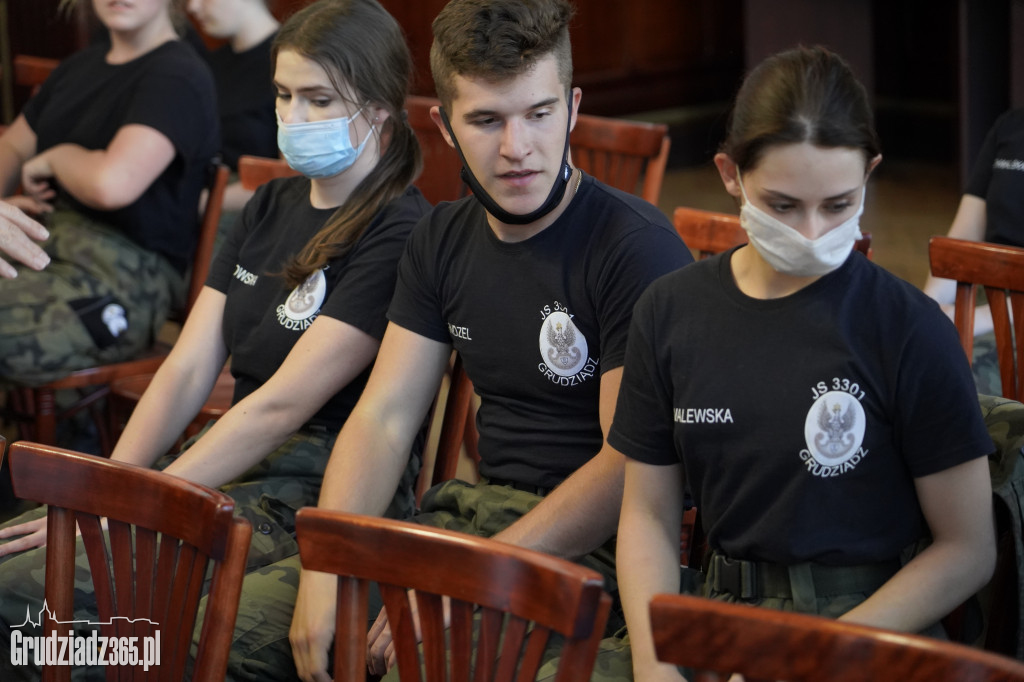 Prezydent Grudziądza spotkał się z uczniami klas mudurowych III LO
