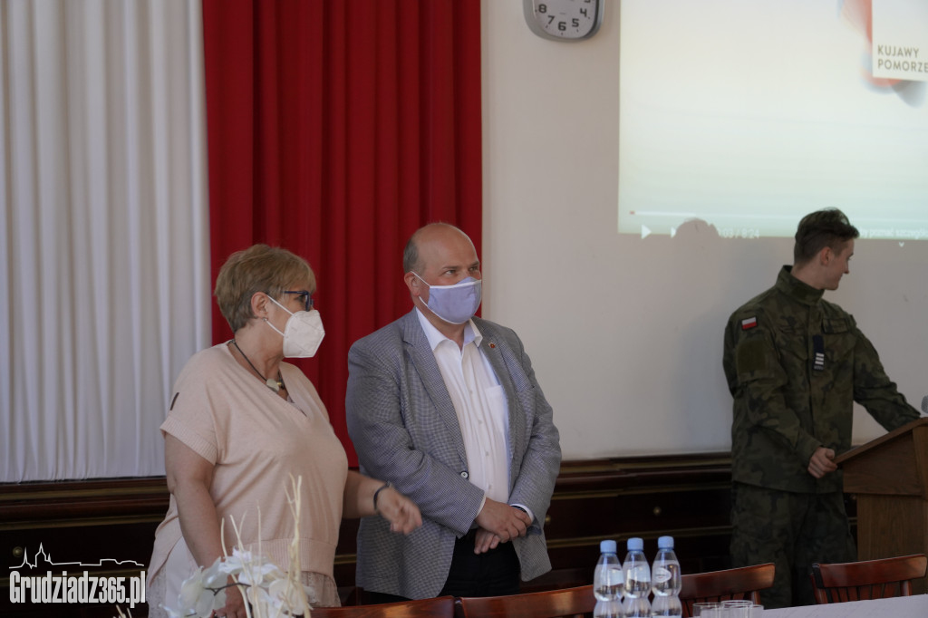 Prezydent Grudziądza spotkał się z uczniami klas mudurowych III LO