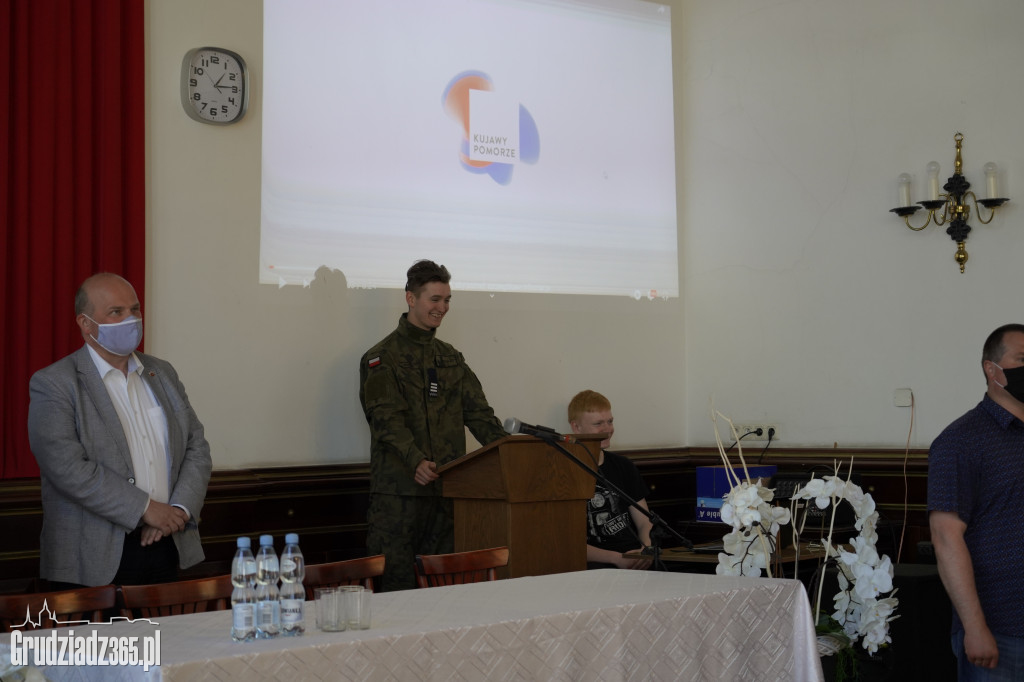 Prezydent Grudziądza spotkał się z uczniami klas mudurowych III LO