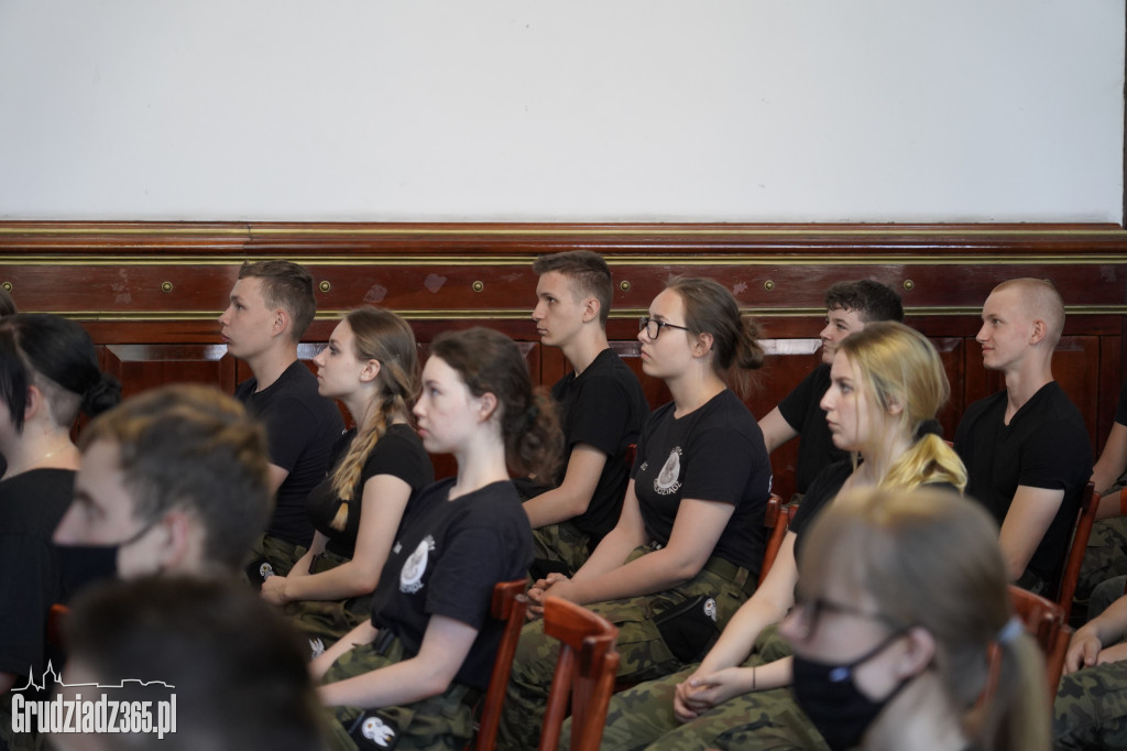 Prezydent Grudziądza spotkał się z uczniami klas mudurowych III LO