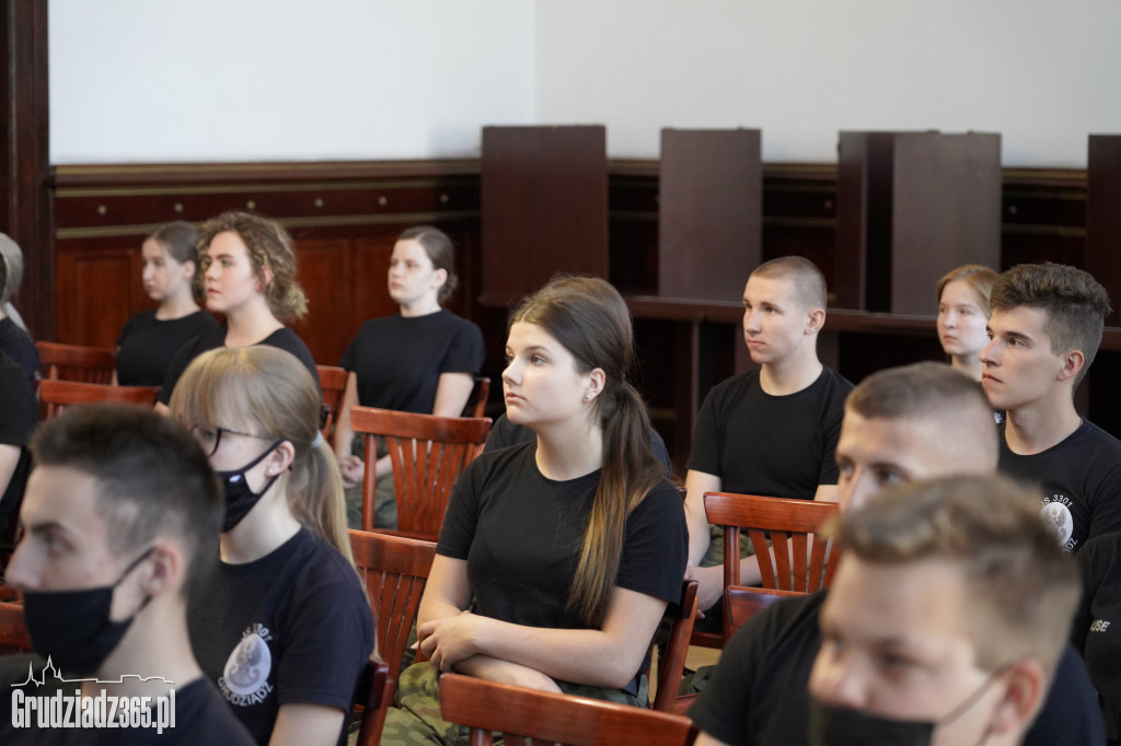Prezydent Grudziądza spotkał się z uczniami klas mudurowych III LO