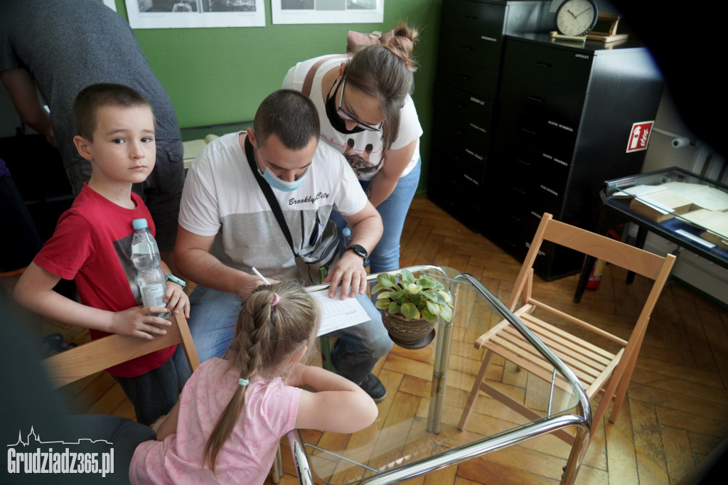Gra miejska: Na tropie książki. Uczestnicy na trasie