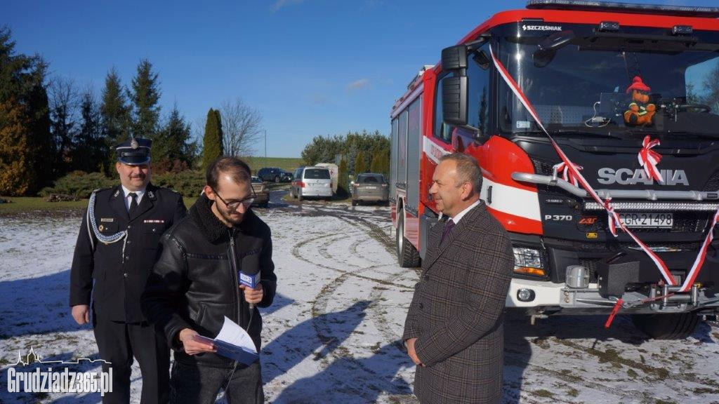 Przekazanie nowego wozu strażackiego w Dusocinie