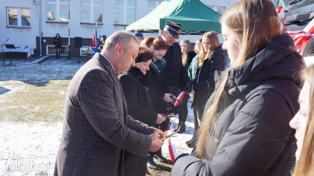 Przekazanie nowego wozu strażackiego w Dusocinie