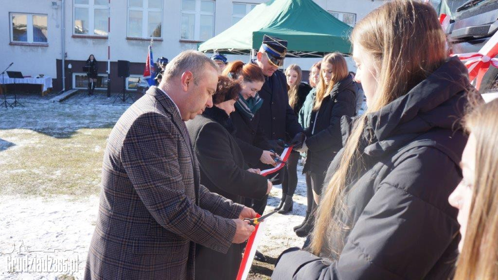 Przekazanie nowego wozu strażackiego w Dusocinie