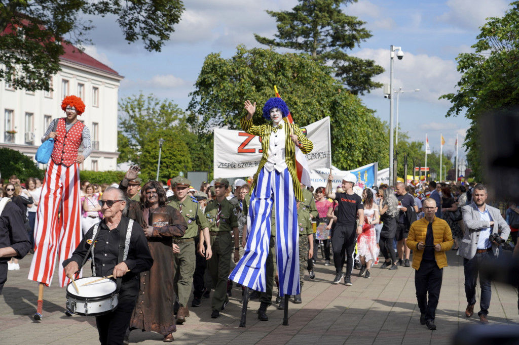 Pierwszy dzień Jarmarku Spichrzowego - parada