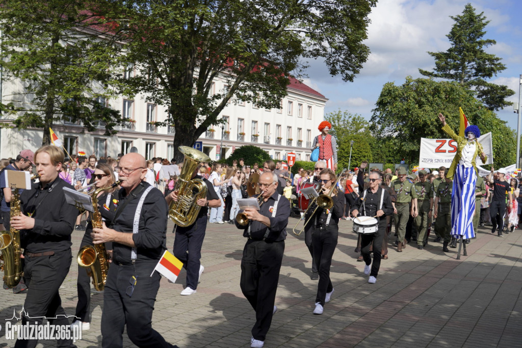 Pierwszy dzień Jarmarku Spichrzowego - parada