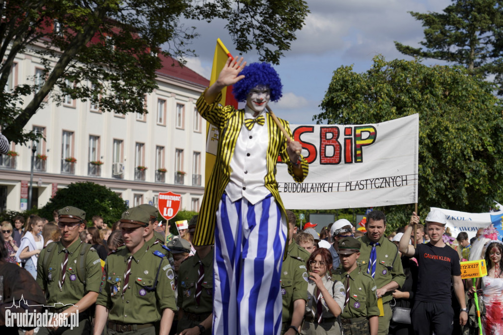 Pierwszy dzień Jarmarku Spichrzowego - parada