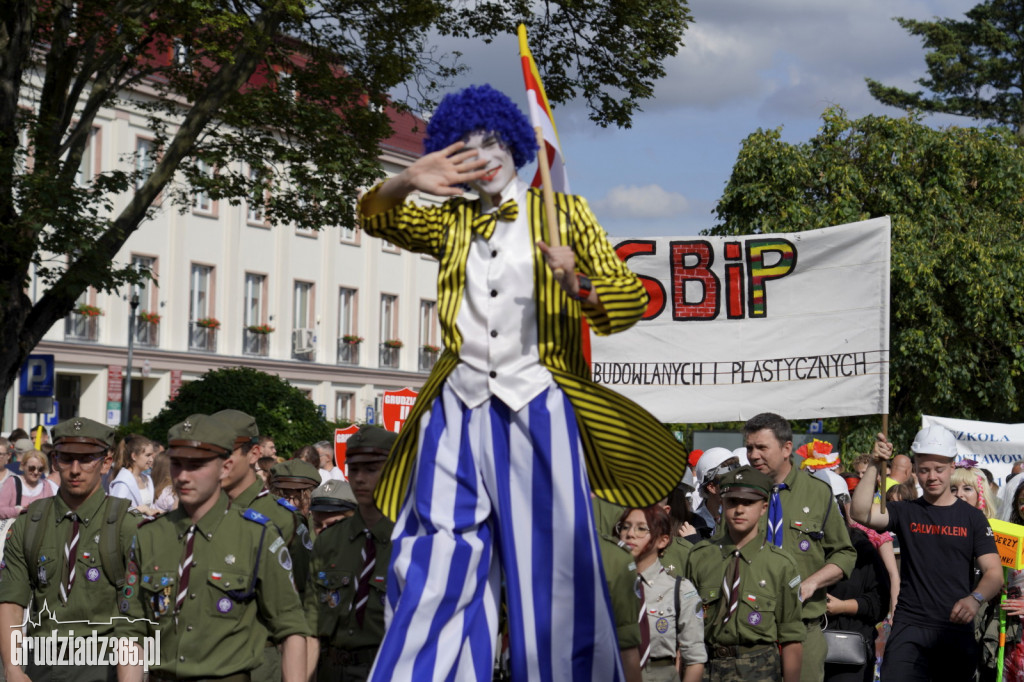 Pierwszy dzień Jarmarku Spichrzowego - parada