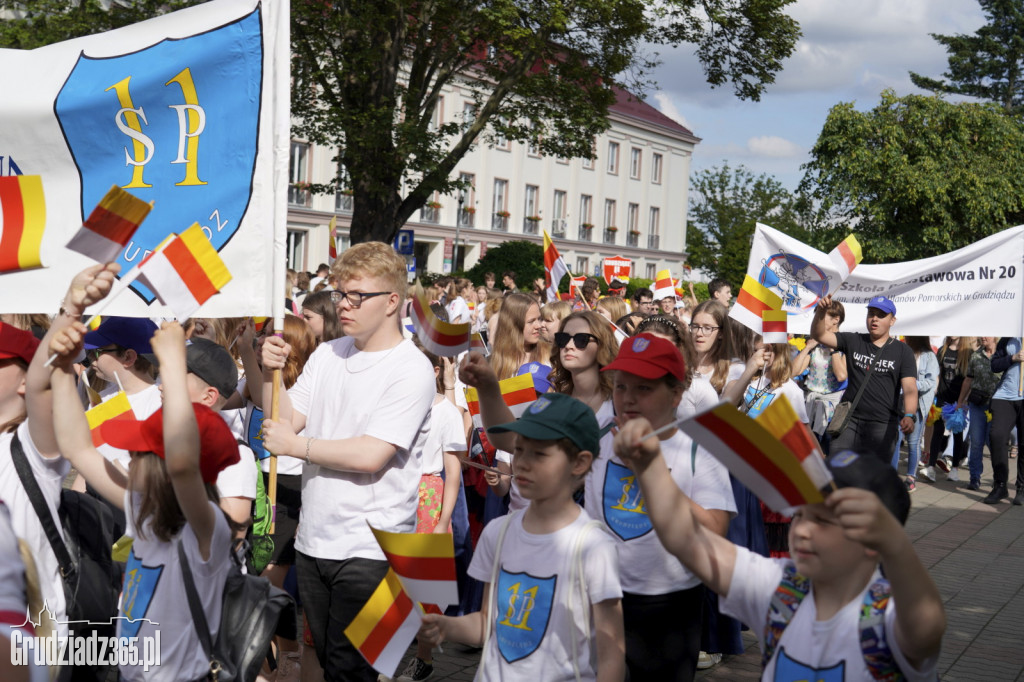 Pierwszy dzień Jarmarku Spichrzowego - parada