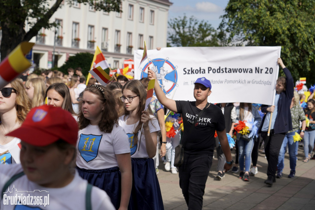 Pierwszy dzień Jarmarku Spichrzowego - parada