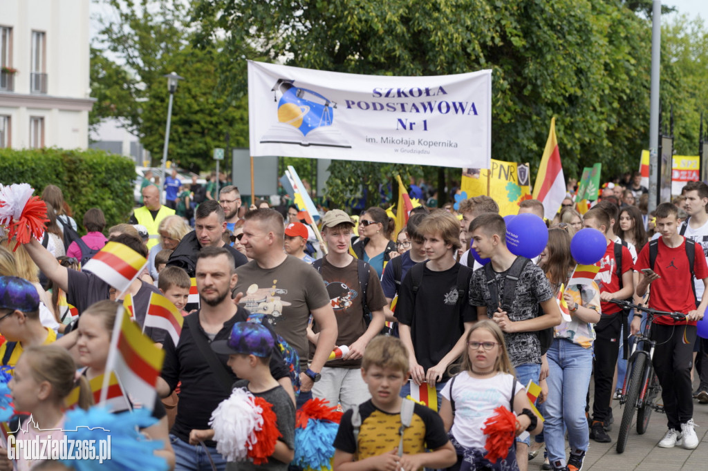 Pierwszy dzień Jarmarku Spichrzowego - parada