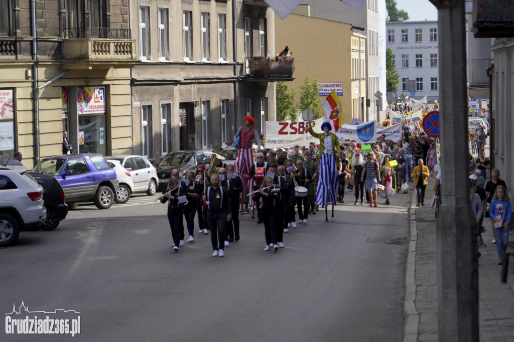 Pierwszy dzień Jarmarku Spichrzowego - parada