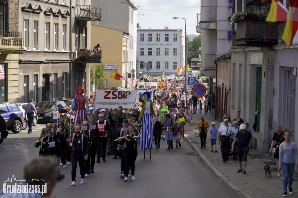 Pierwszy dzień Jarmarku Spichrzowego - parada
