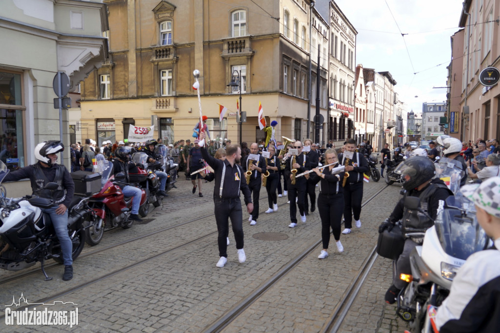 Pierwszy dzień Jarmarku Spichrzowego - parada