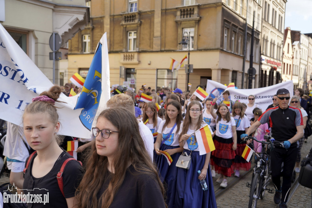 Pierwszy dzień Jarmarku Spichrzowego - parada