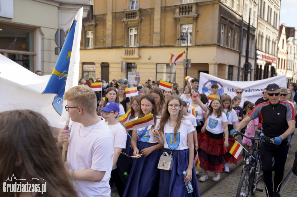Pierwszy dzień Jarmarku Spichrzowego - parada