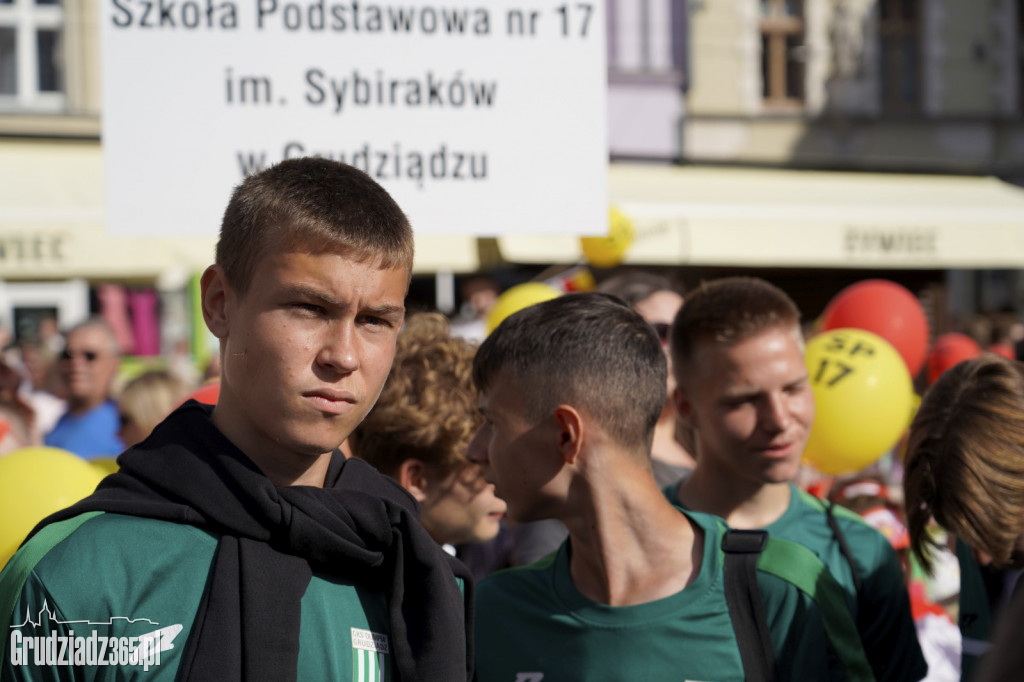 Pierwszy dzień Jarmarku Spichrzowego - parada