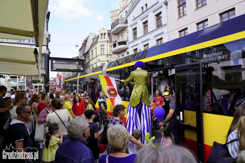 Pierwszy dzień Jarmarku Spichrzowego - parada