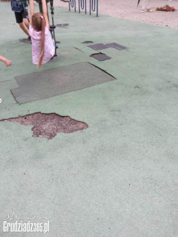 Mieszkańcy Grudziądza alarmują - fatalny stan placu zabaw w Parku Miejskim