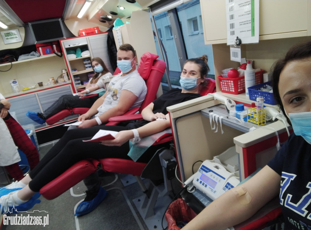 Uczniowie z Zespołu Szkół Rolniczych w Grudziądzu oddali 13 litrów krwi