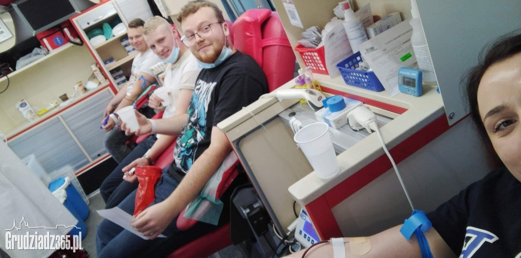 Uczniowie z Zespołu Szkół Rolniczych w Grudziądzu oddali 13 litrów krwi